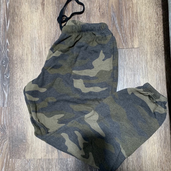 PINK Victoria's Secret Pants - Pink camo classic jogger size L!